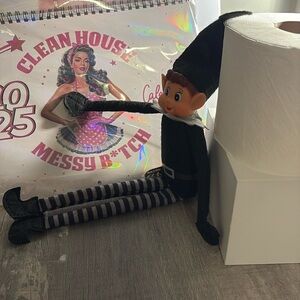 Giveaway Naughty Elf, Messy B* Calendar and Toilet paper Bundle
